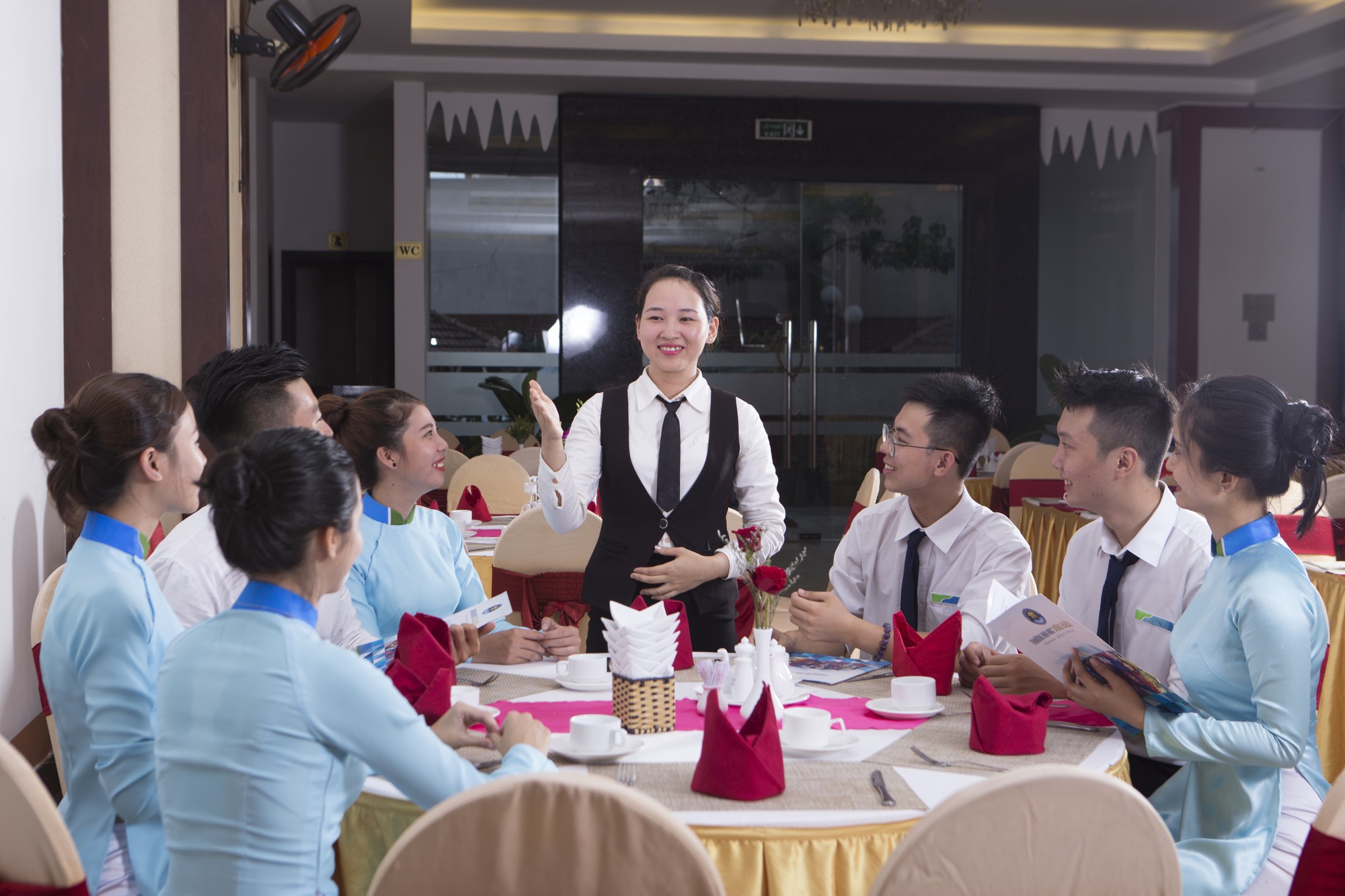 Ng&agrave;nh du lịch: Cần 40.000 lao động, chỉ cung cấp được 15.000 - Ảnh 1.