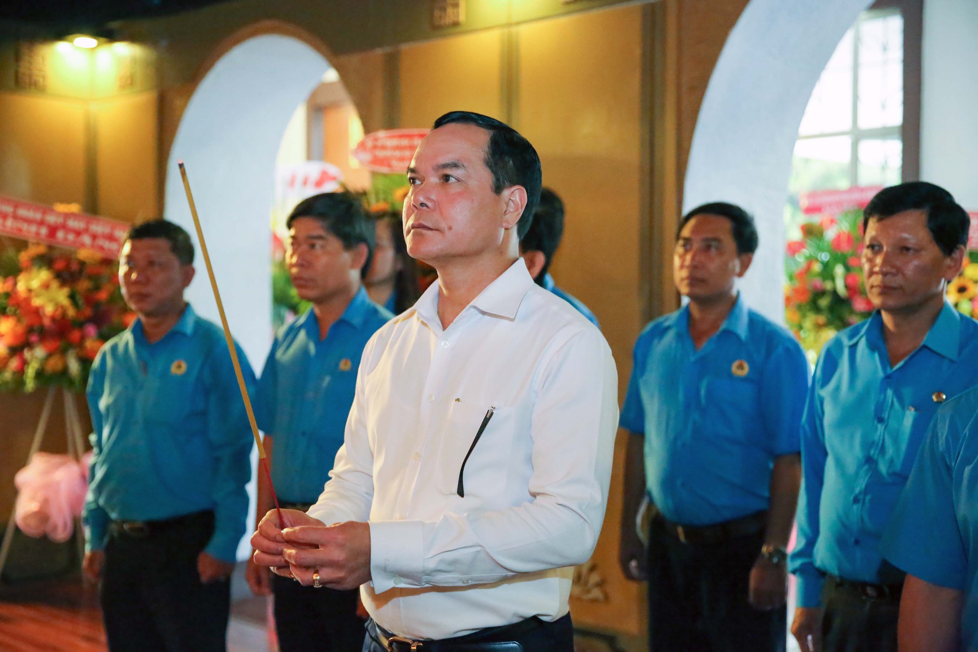 Chủ tịch Tổng LĐLĐ Việt Nam dâng hương tưởng niệm Chủ tịch Tôn Đức Thắng