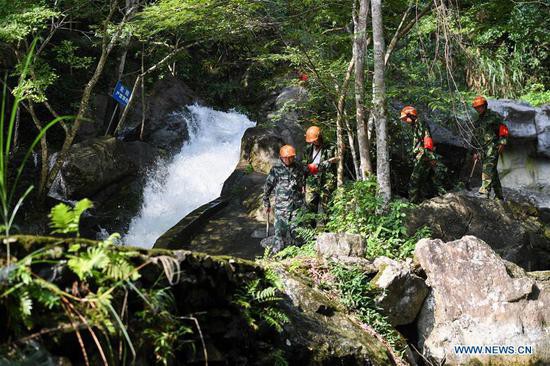 Xe buýt rơi xuống hẻm núi ở Lào, 13 du khách Trung Quốc thiệt mạng