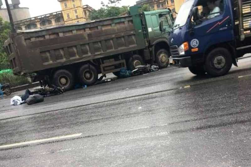 Xe "hổ vồ" sang đường cán chết 1 phụ nữ nước ngoài đi xe máy