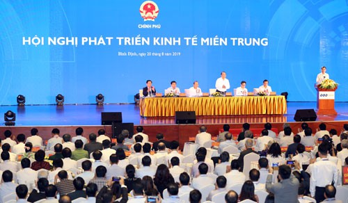 Miền Trung phải "đi nhanh mà không ngã"!
