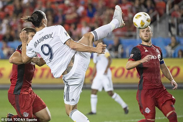 Nữ cầu thủ nghiệp dư đua si&ecirc;u phẩm với Messi, Ibrahimovic - Ảnh 4.