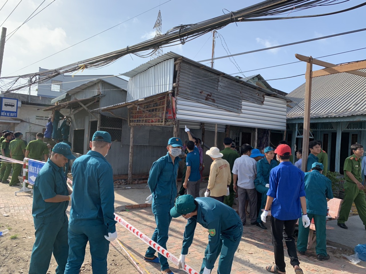 Đoạn Quốc lộ 91 lại bị h&agrave; b&aacute; nuốt chửng - Ảnh 2.
