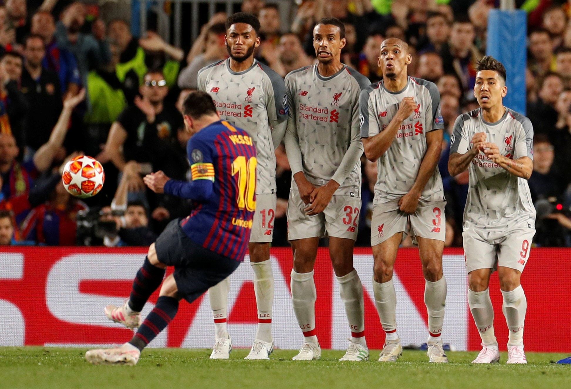 Nữ cầu thủ nghiệp dư "đua" siêu phẩm với Messi, Ibrahimovic