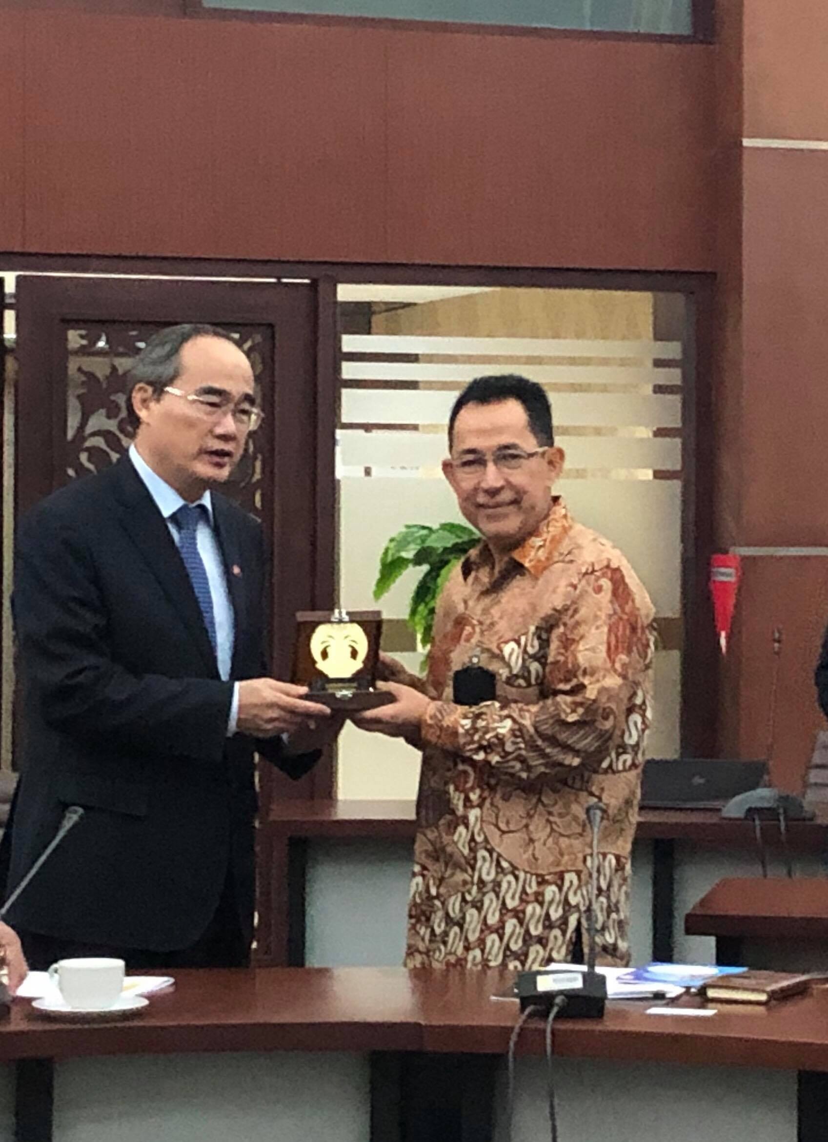 B&iacute; thư Th&agrave;nh ủy TP HCM Nguyễn Thiện Nh&acirc;n thăm v&agrave; l&agrave;m việc tại Trường Đại học Indonesia - Ảnh 2.