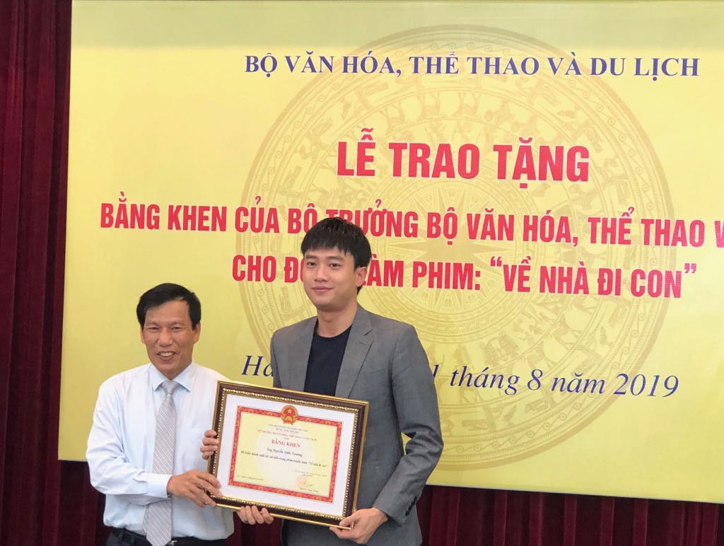 Nhận bằng khen của Bộ VH-TT-DL, Bảo Thanh hỏi Bộ trưởng đ&atilde; xem bao nhi&ecirc;u tập phim Về nh&agrave; đi con? - Ảnh 5.