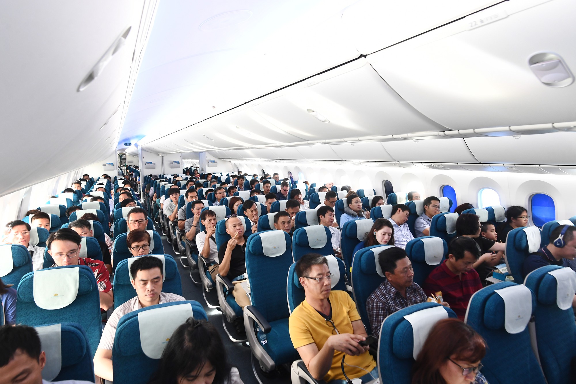Chuyến bay thương mại đầu ti&ecirc;n của si&ecirc;u m&aacute;y bay lớn nhất Việt Nam c&oacute; g&igrave; lạ? - Ảnh 4.