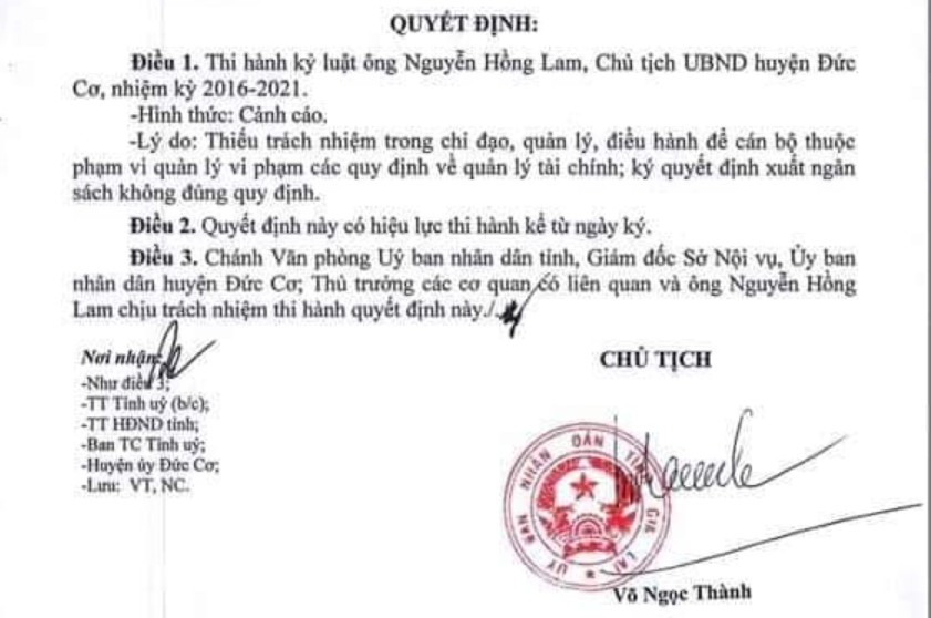 Tiếp tay chiếm đoạt tiền nghĩa trang, chủ tịch huyện bị cảnh cáo