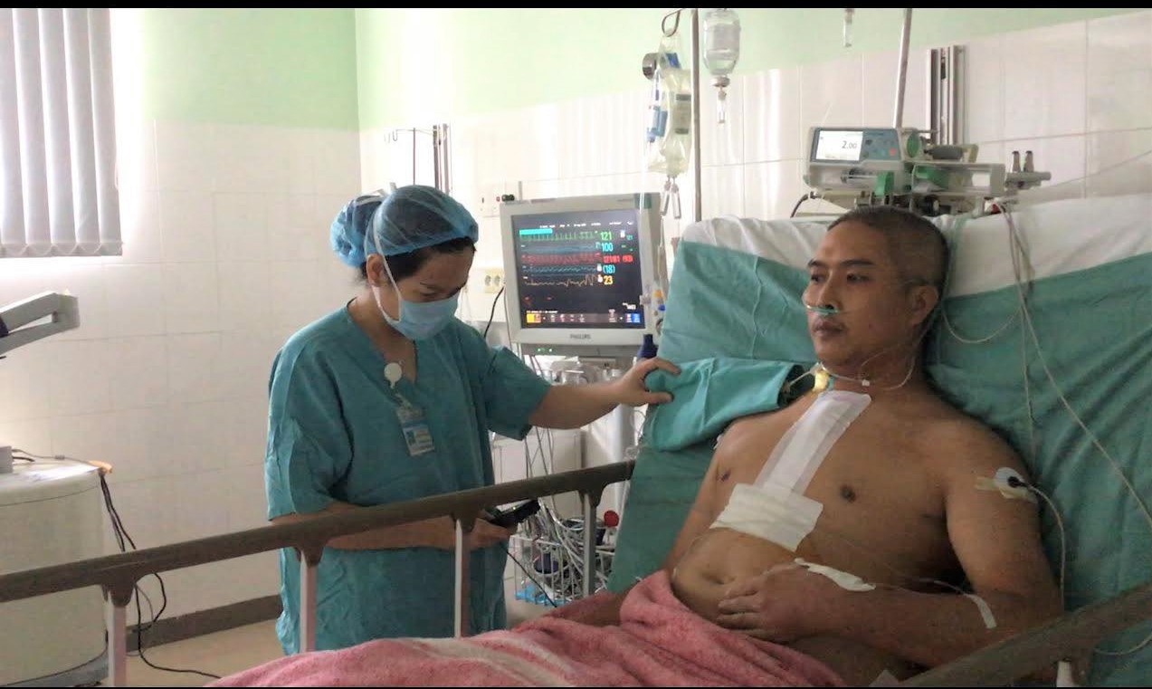 Bệnh nh&acirc;n sau gh&eacute;p tim xuy&ecirc;n việt, chưa tới 24 giờ sức khỏe đ&atilde; ổn định - Ảnh 1.