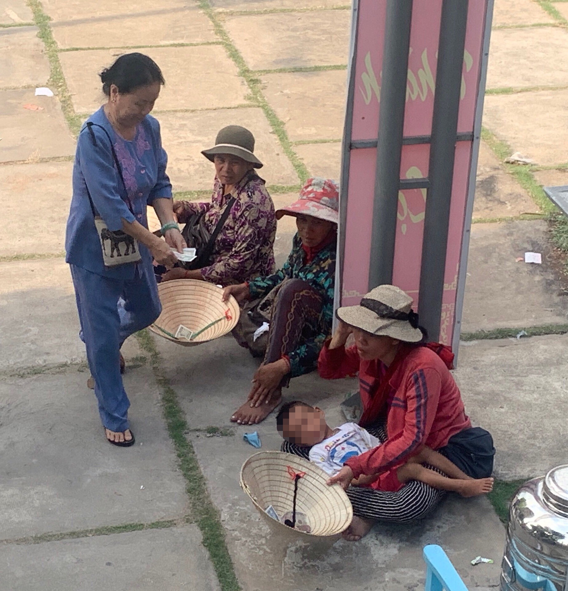&ldquo;C&aacute;i bang&rdquo; tung ho&agrave;nh cả ng&agrave;y lẫn đ&ecirc;m ở TP HCM - Ảnh 8.