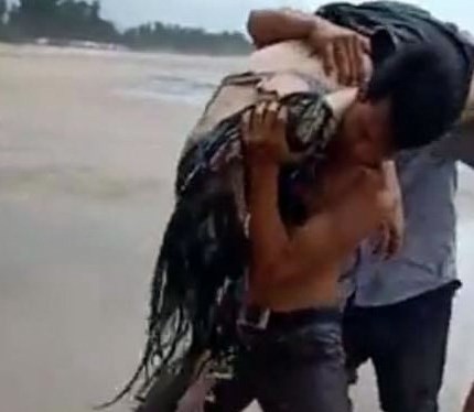 Thêm 6 du khách bị sóng lớn cuốn trôi khi tắm biển Phan Thiết