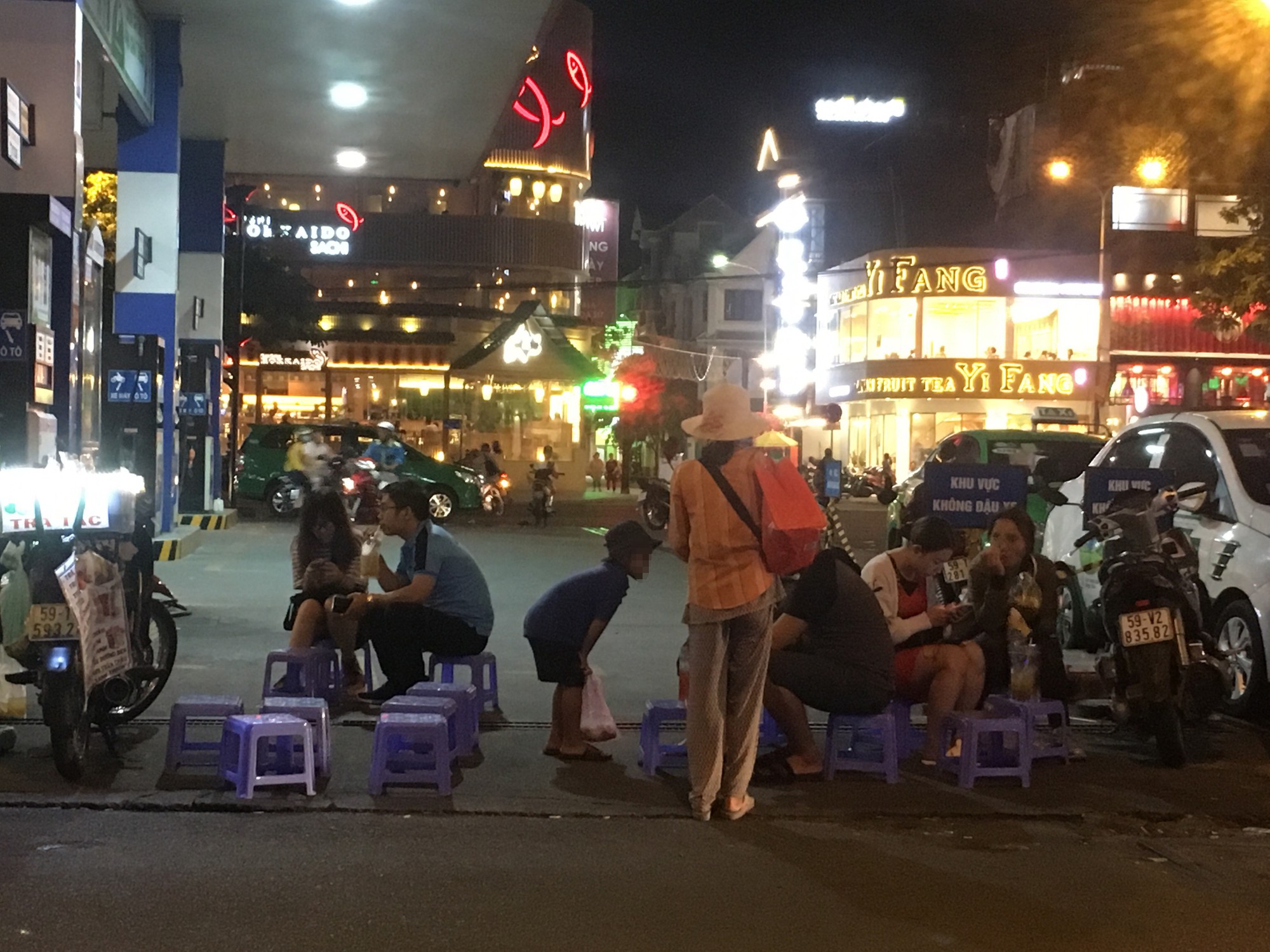 &ldquo;C&aacute;i bang&rdquo; tung ho&agrave;nh cả ng&agrave;y lẫn đ&ecirc;m ở TP HCM - Ảnh 6.