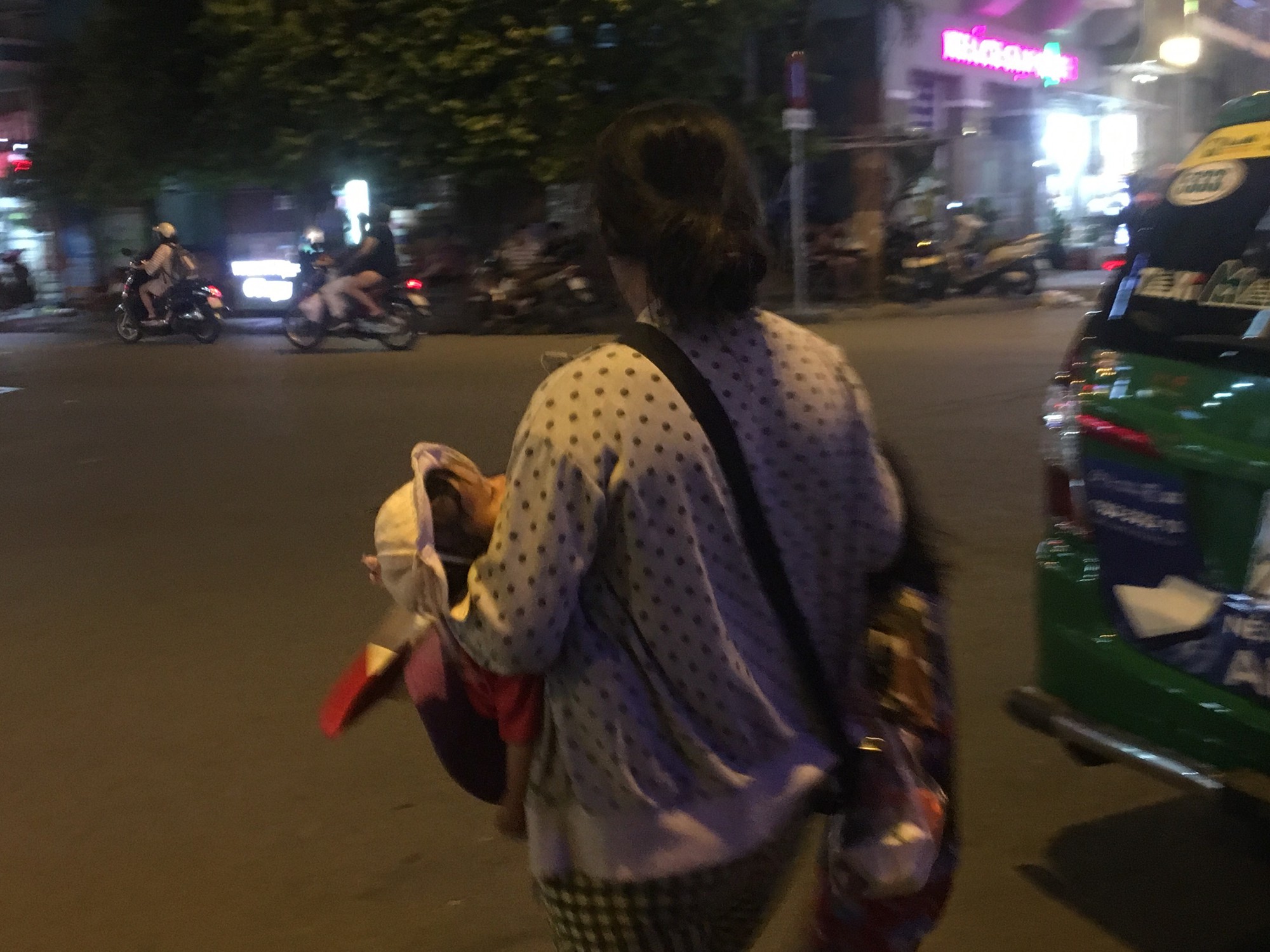 &ldquo;C&aacute;i bang&rdquo; tung ho&agrave;nh cả ng&agrave;y lẫn đ&ecirc;m ở TP HCM - Ảnh 5.
