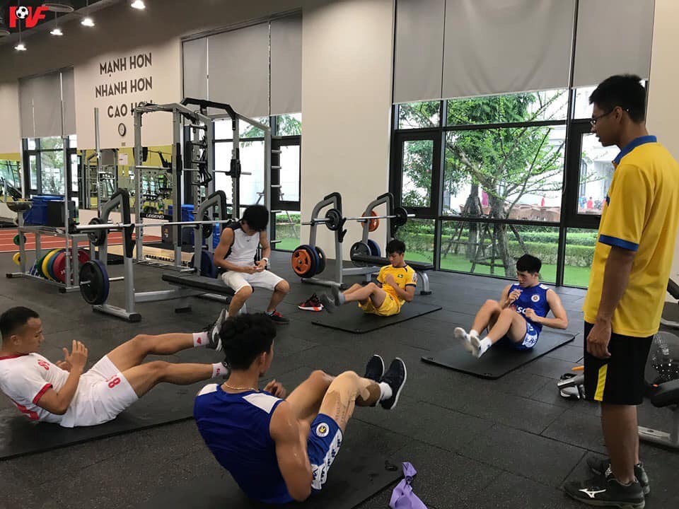 Đội tuyển Quốc gia: Lo chấn thương nhưng đã có nhiều cầu thủ trẻ