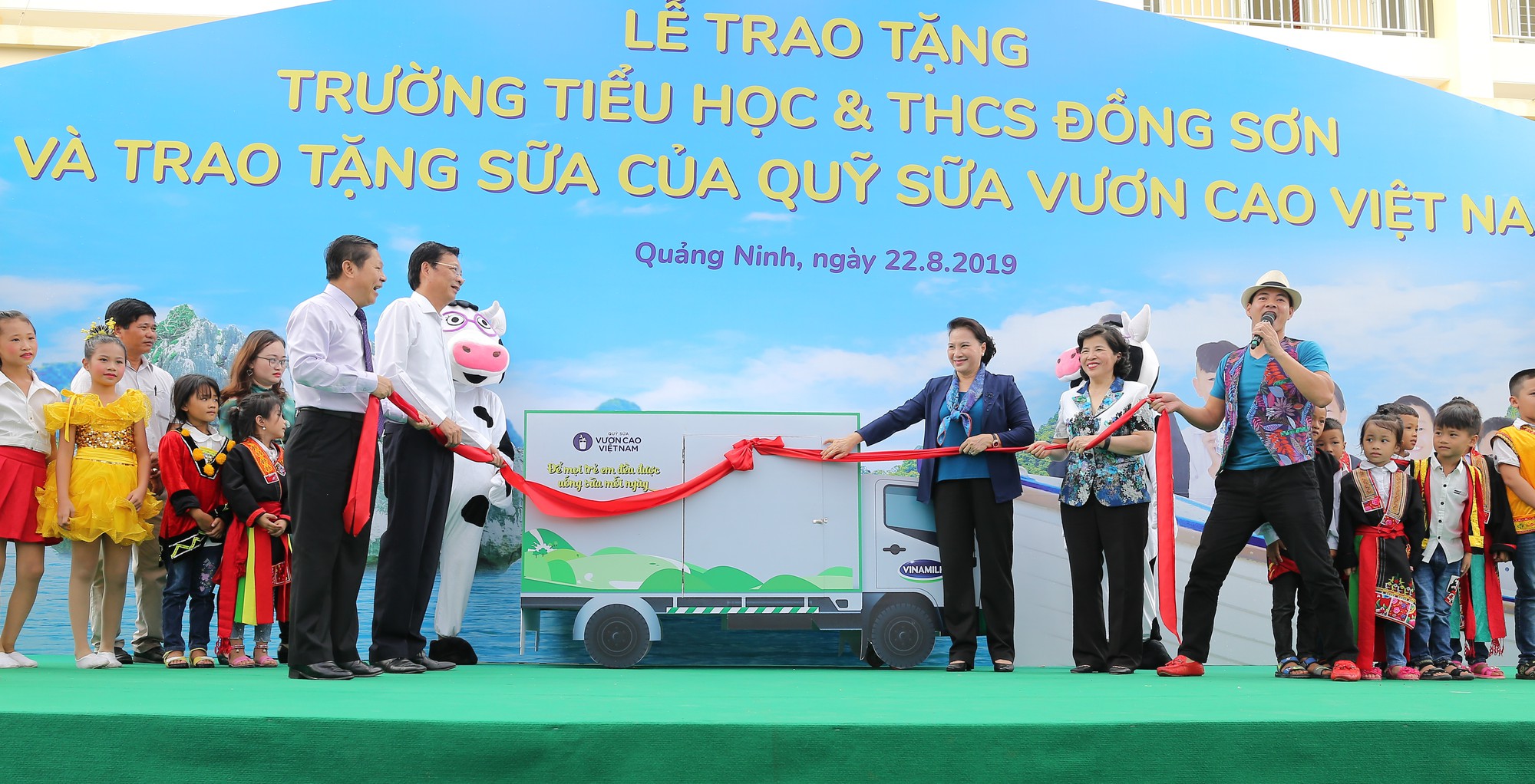 Chủ tịch Quốc hội Nguyễn Thị Kim Ng&acirc;n vận động x&acirc;y dựng trường học tại Quảng Ninh - Ảnh 2.