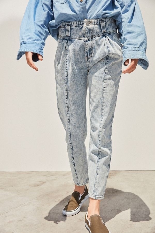 9 mốt quần jeans rộ l&ecirc;n nửa cuối năm 2019 - Ảnh 5.