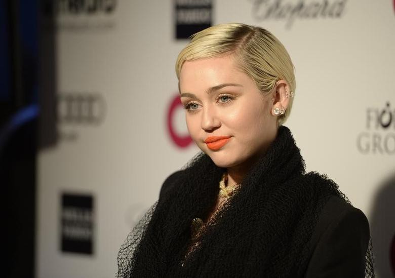 Miley Cyrus b&aacute;c bỏ tin đồn ngoại t&igrave;nh dẫn đến ly dị - Ảnh 3.