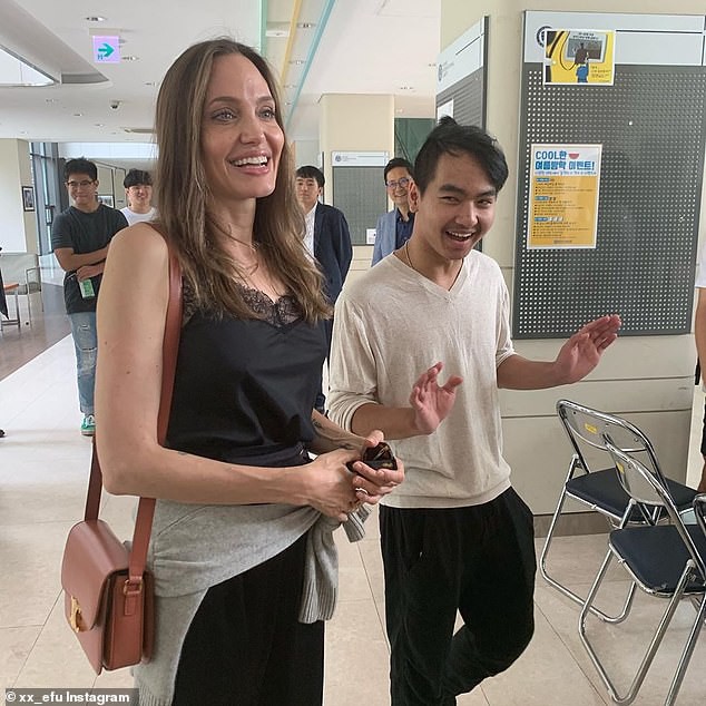 Pax Thi&ecirc;n rắn rỏi, mạnh khỏe b&ecirc;n mẹ nu&ocirc;i Angelina Jolie - Ảnh 3.