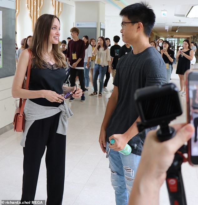 Pax Thi&ecirc;n rắn rỏi, mạnh khỏe b&ecirc;n mẹ nu&ocirc;i Angelina Jolie - Ảnh 4.
