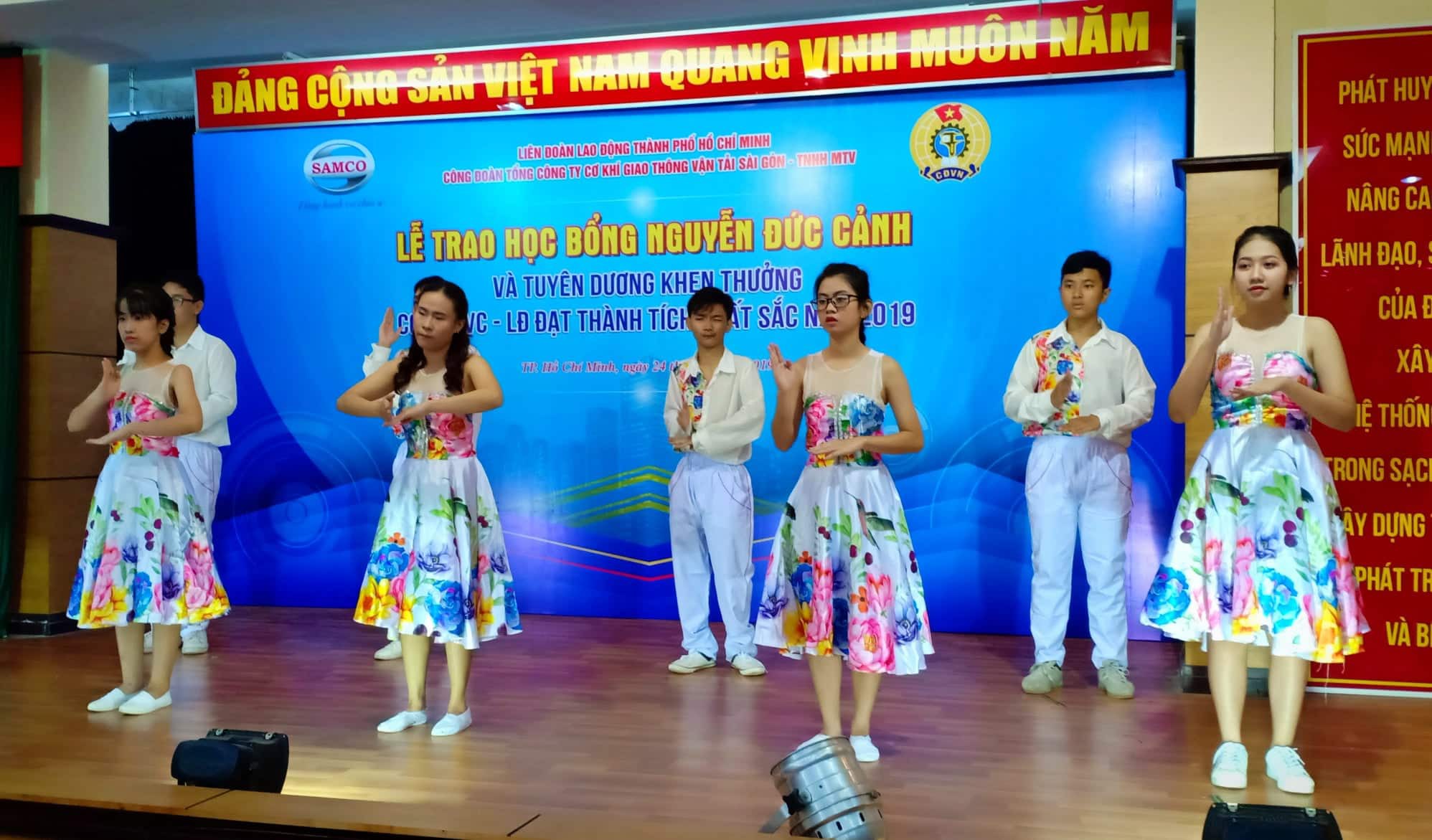 Công đoàn SAMCO động viên con CNVC-LĐ học giỏi - Ảnh 2.