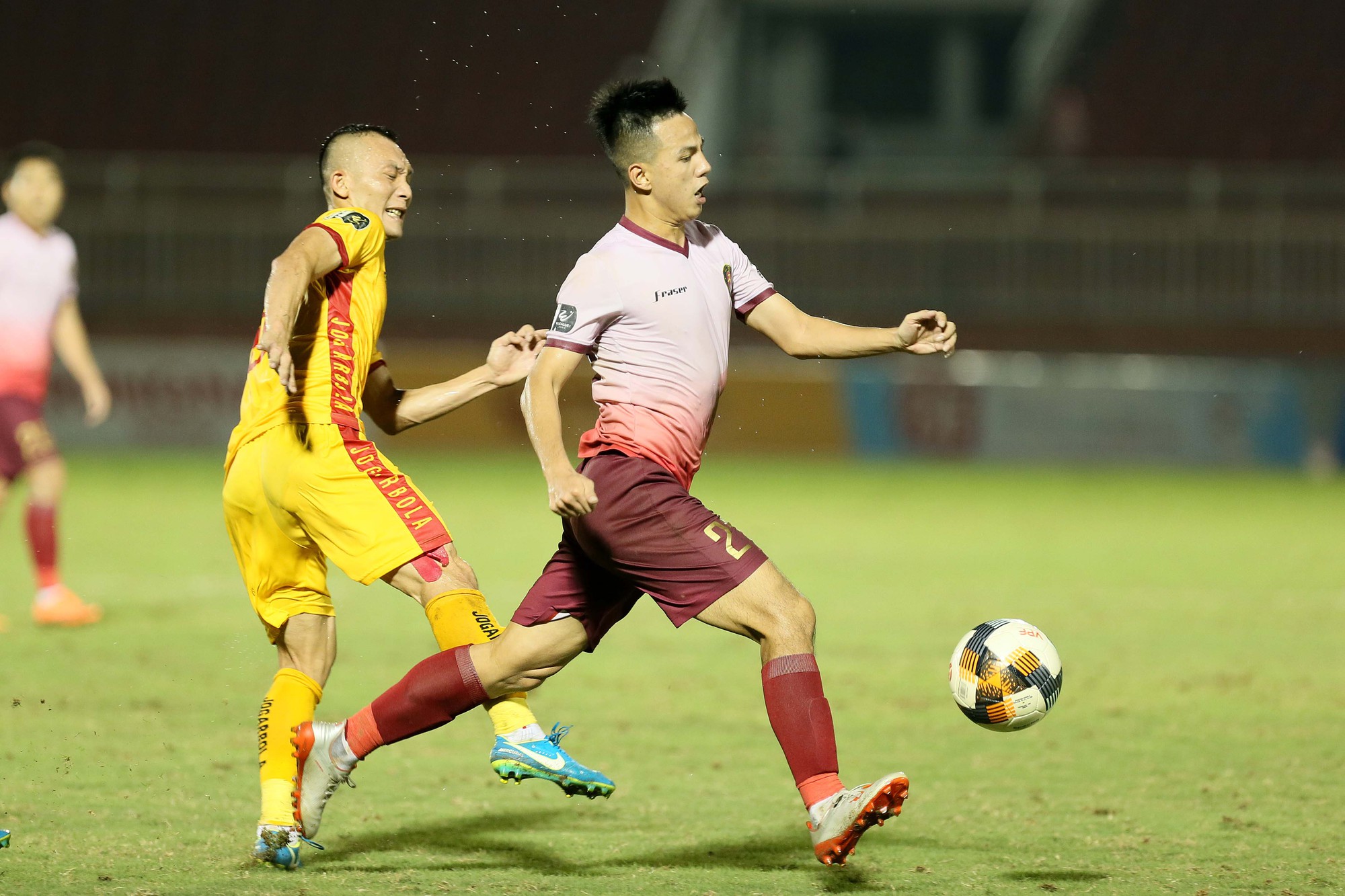 Cầu thủ Thanh Ho&aacute; kh&oacute;c nức nở sau trận thua S&agrave;i G&ograve;n FC - Ảnh 2.