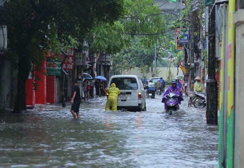 Hà Nội bao giờ thoát cảnh mưa là lo ngập?