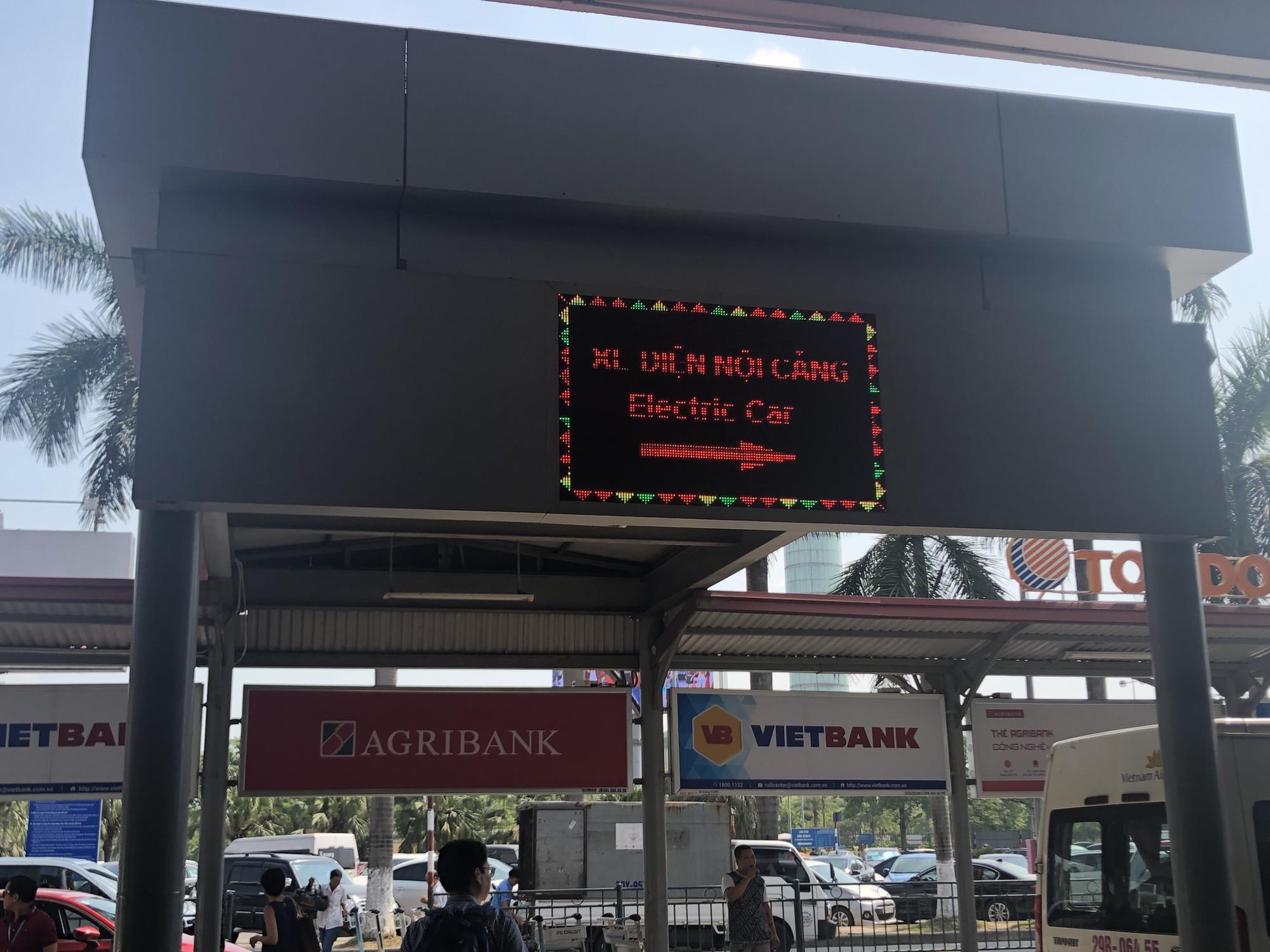 Để không tự biến mình thành gà quay cho taxi dù sân bay Nội Bài - Ảnh 5.