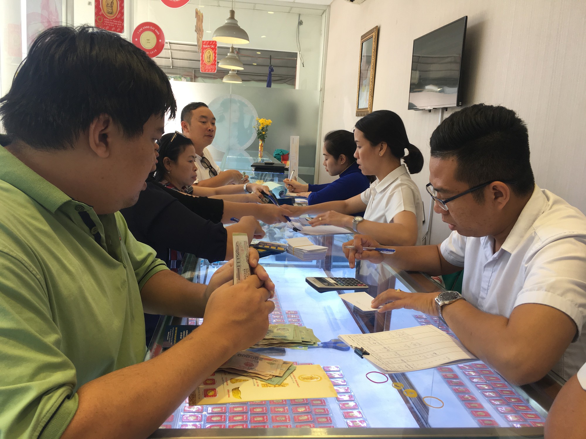 Giá vàng SJC nhảy dựng sau tuyên bố của Tổng thống Mỹ