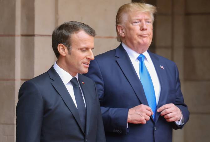 Ông Donald Trump lại dọa đánh thuế rượu vang Pháp, trả đũa thuế công nghệ