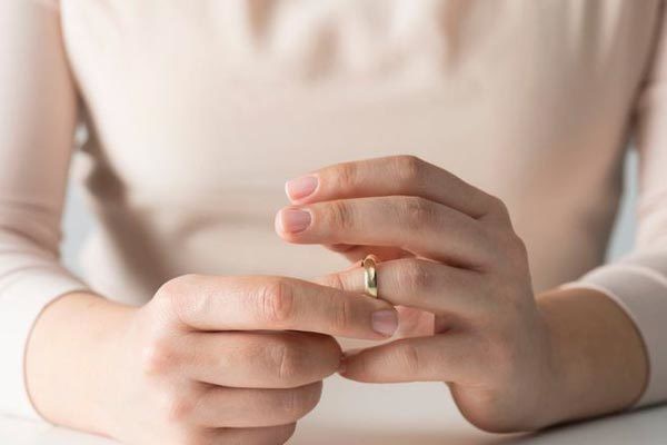 Vợ nằng nặc đ&ograve;i ly dị v&igrave; chồng qu&aacute; y&ecirc;u chiều - Ảnh 1.