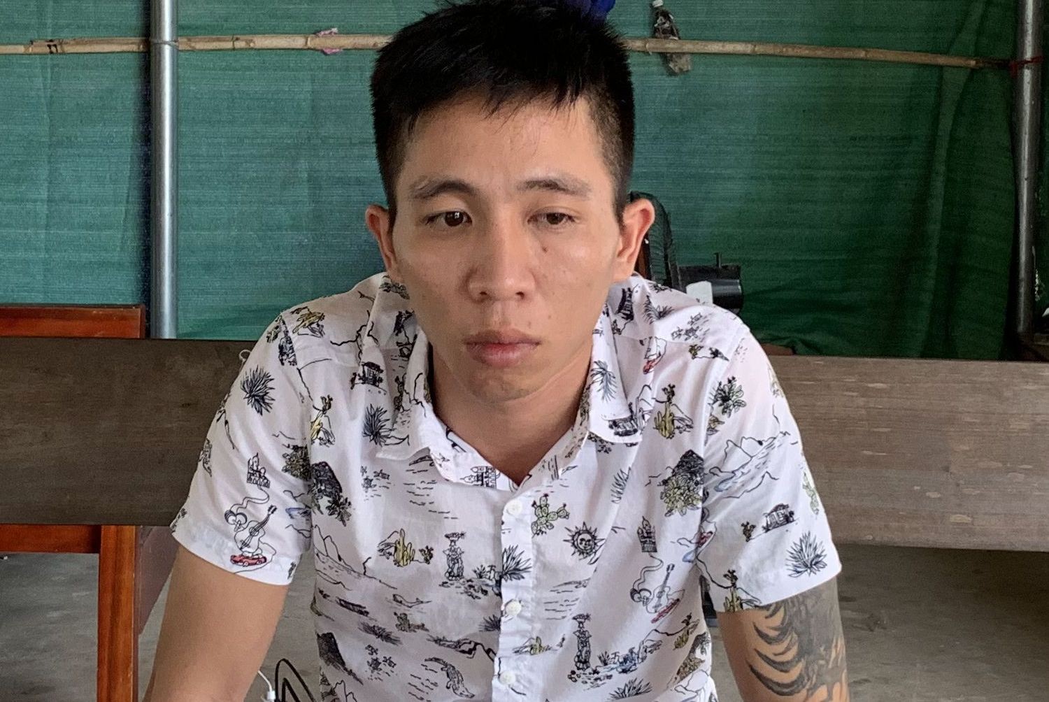 Đi xế hộp t&agrave;ng trữ ma t&uacute;y c&ograve;n &ocirc;m theo 1 kh&acirc;̉u súng ngắn v&agrave; 14 vi&ecirc;n đạn - Ảnh 1.