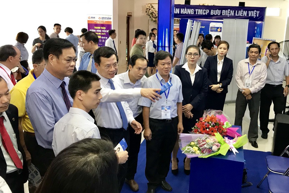 Bộ Th&ocirc;ng tin - Truyền th&ocirc;ng n&oacute;i về định hướng ICT v&agrave; chuyển đổi số - Ảnh 2.