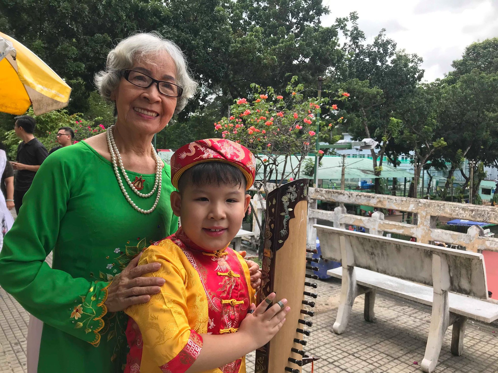 Sao nhí phim "Bảo mẫu siêu quậy" trổ tài với đàn tranh