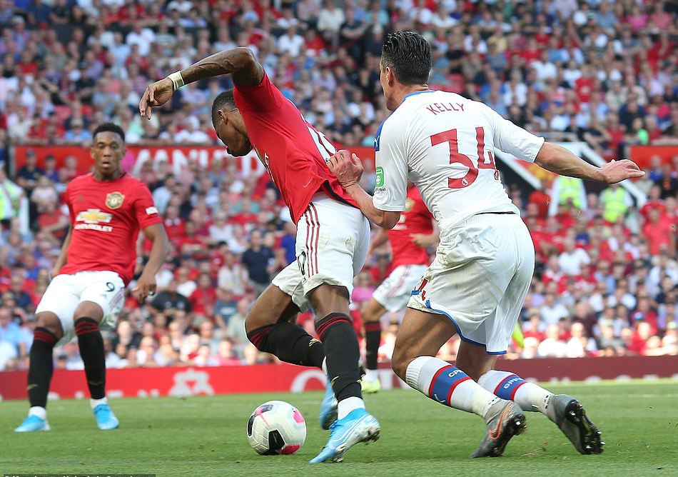 Man United thua sốc Crystal Palace, báo chí Anh chỉ tên tội đồ