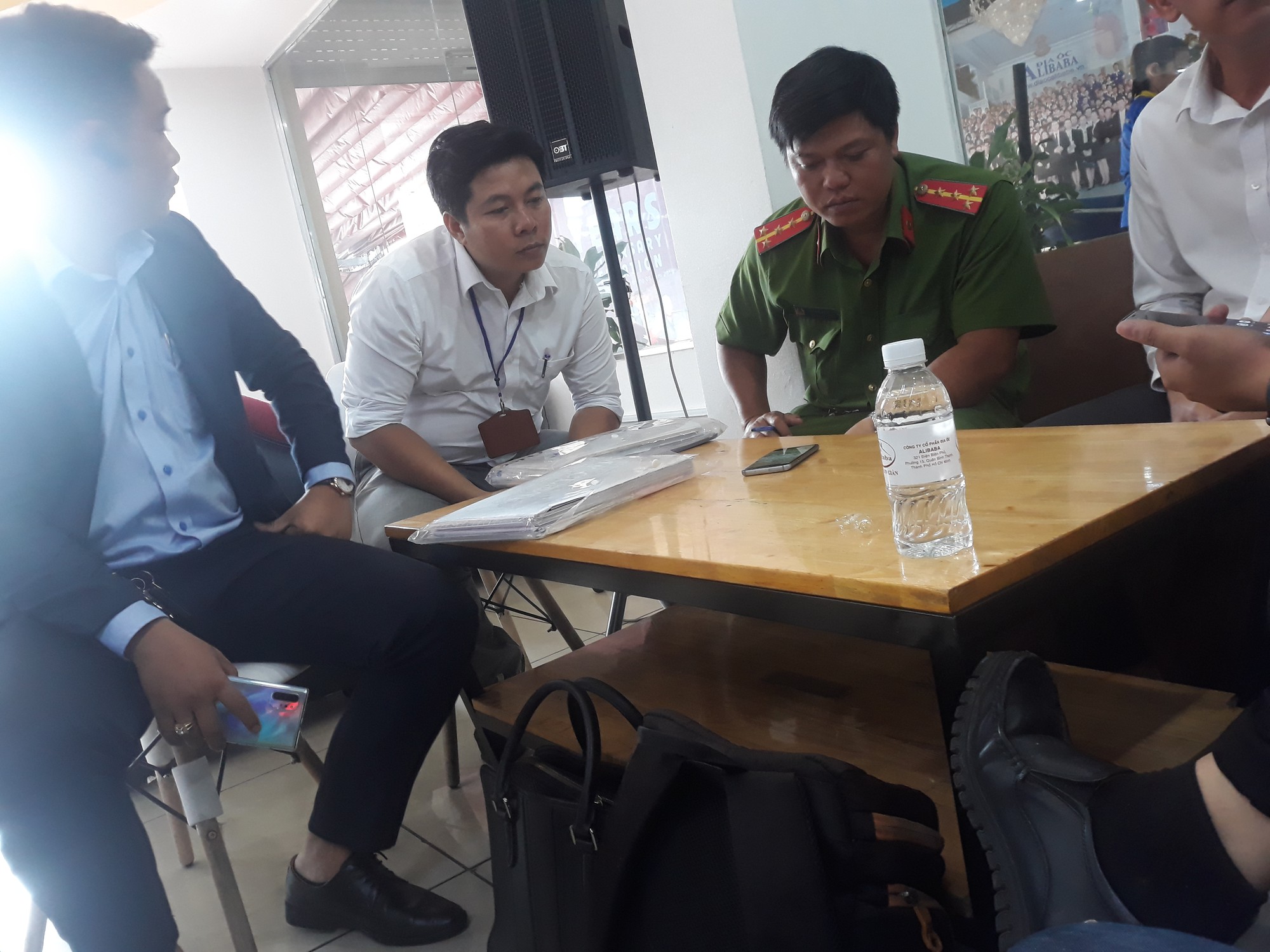 Khách hàng bắt đầu đến Công ty Alibaba đòi lại tiền
