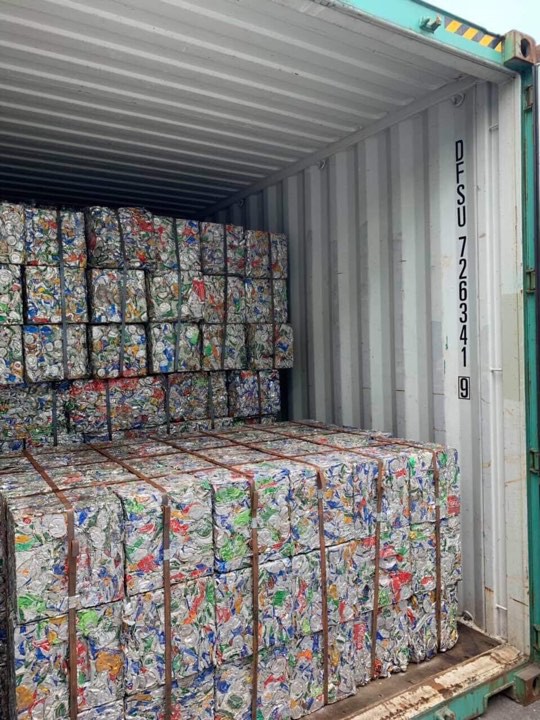 &ldquo;H&ocirc; biến&rdquo; 5 container phế liệu th&agrave;nh gốm đất nung - Ảnh 1.