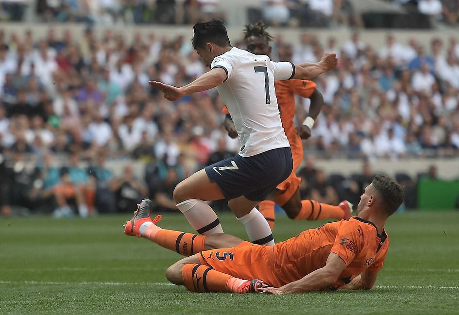 Tottenham thua sốc sân nhà, Man City trở lại ngôi nhì Ngoại hạng - Ảnh 2.