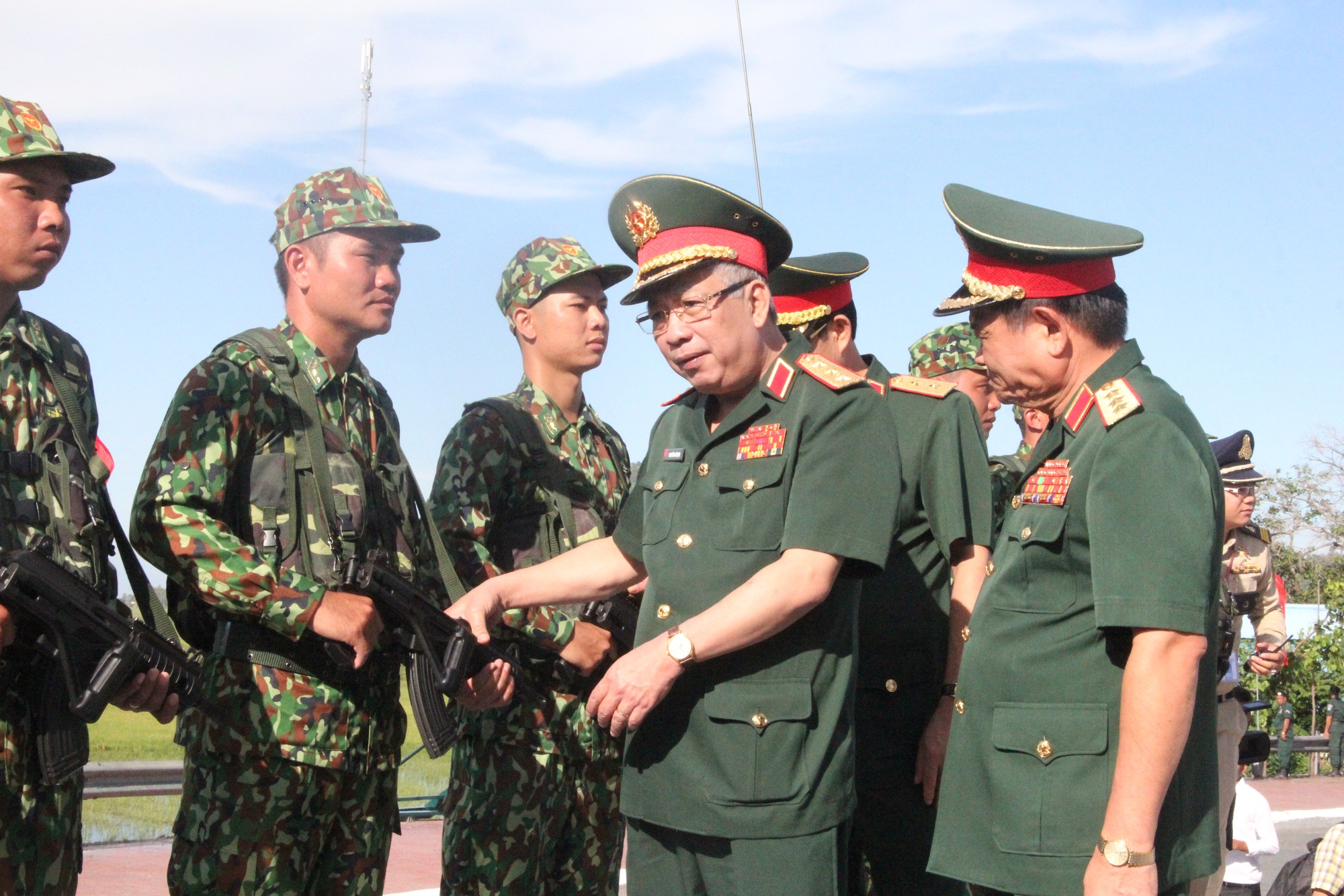 Trang trọng Lễ ch&agrave;o cột mốc chủ quyền bi&ecirc;n giới Việt Nam - Campuchia - Ảnh 10.