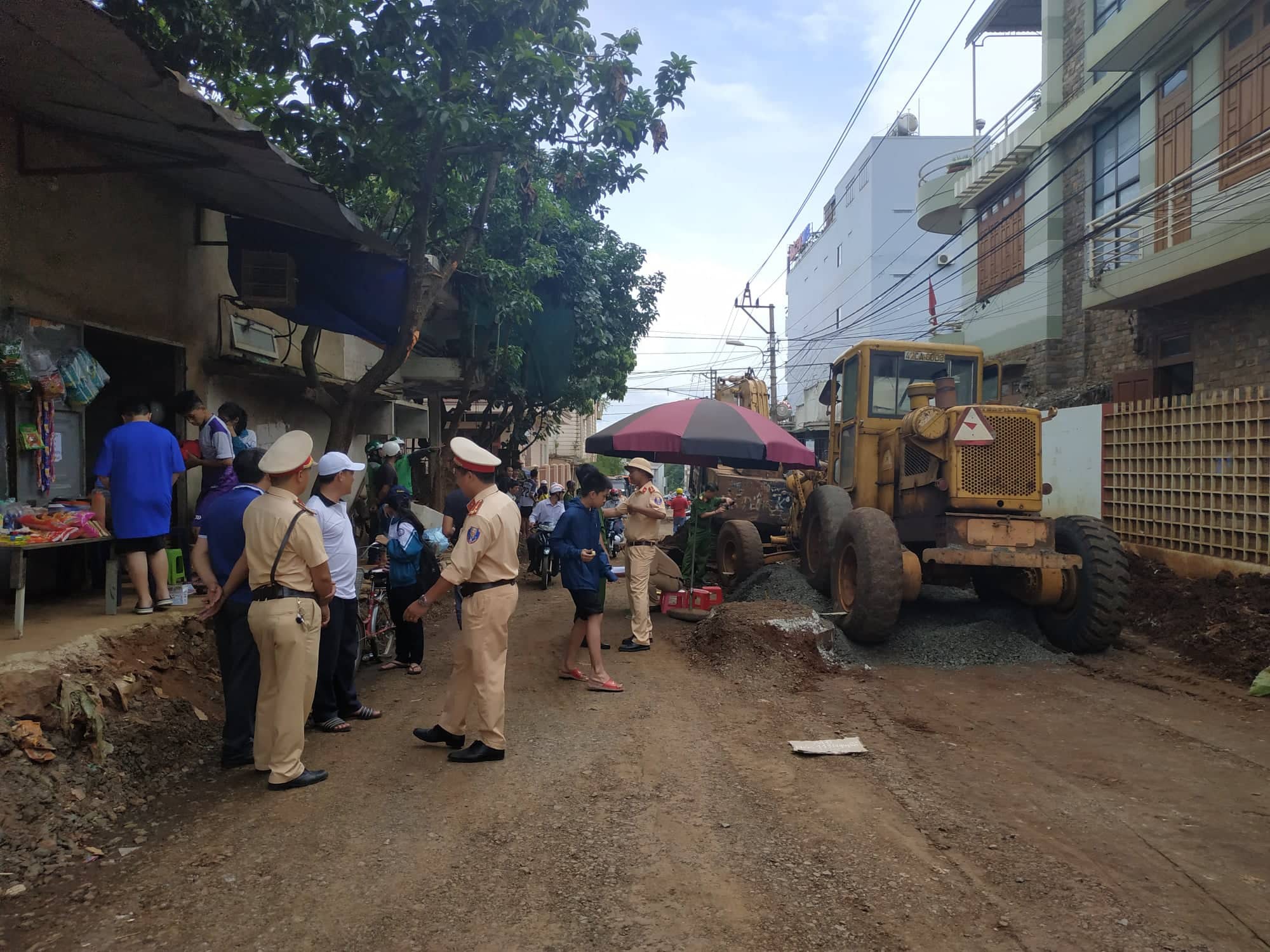 Một trung tá công an bị xe ủi cán tử vong