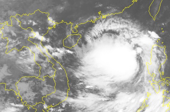 B&atilde;o Podul v&agrave;o Biển Đ&ocirc;ng, giật cấp 12 hướng v&agrave;o Bắc Trung bộ - Ảnh 3.