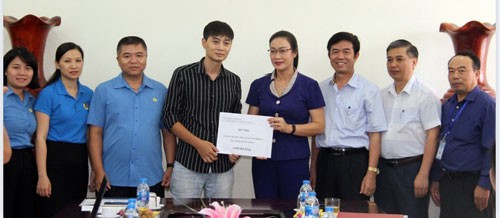 Hơn 100 triệu đồng san sẻ với đoàn viên khó khăn - Ảnh 1.