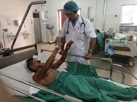 Bác sĩ "chạy đua" với 40 phút vàng để cứu sống 2 bệnh nhân đột quỵ não nặng