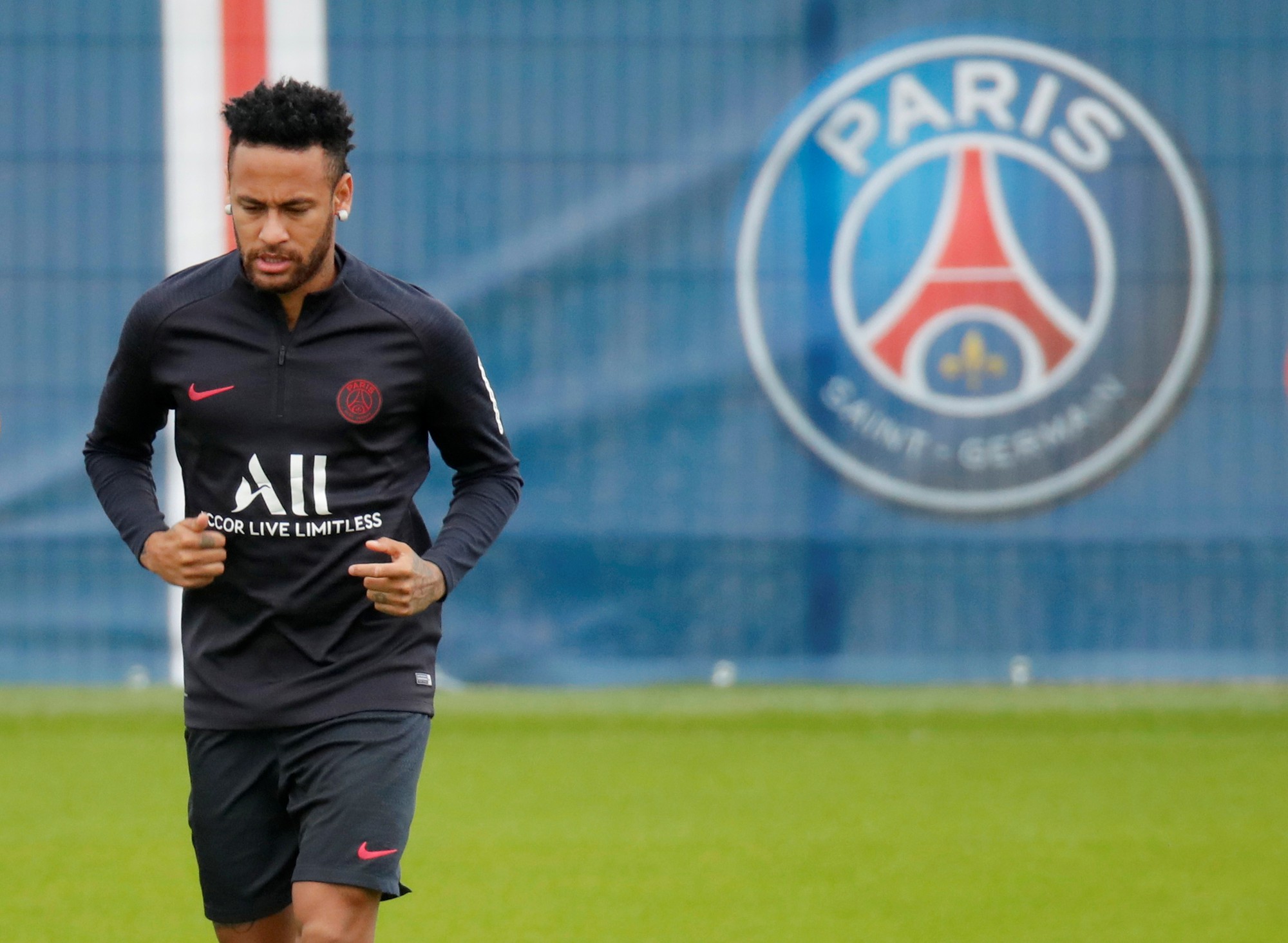 Barcelona bị PSG từ chối đề nghị chuyển nhượng Neymar