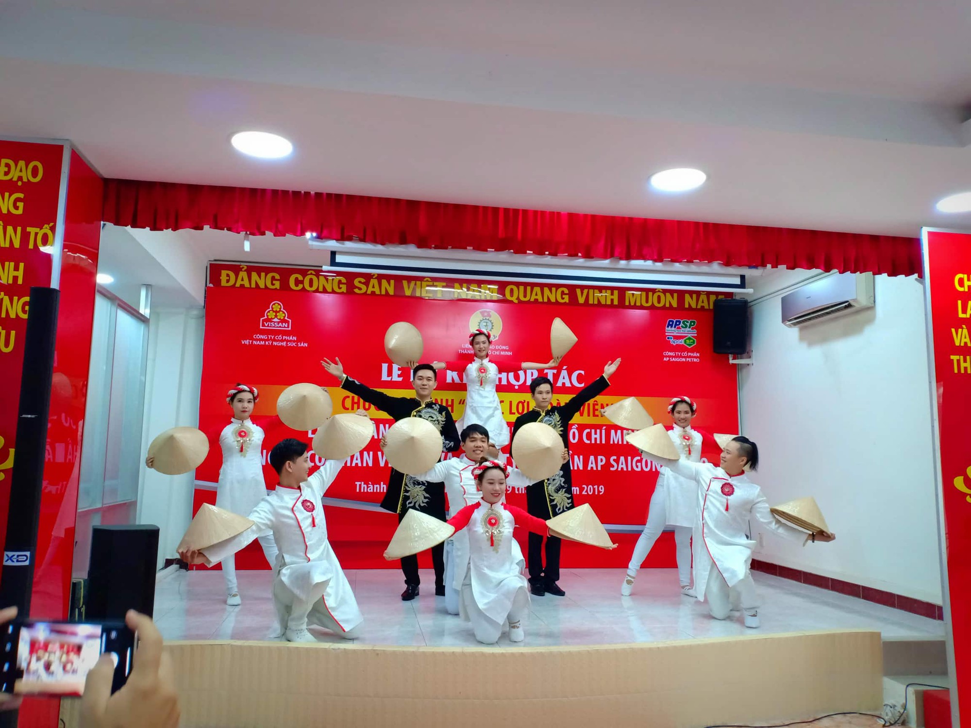 Vissan v&agrave; Saigon Petro b&aacute;n h&agrave;ng giảm gi&aacute; cho đo&agrave;n vi&ecirc;n C&ocirc;ng đo&agrave;n - Ảnh 6.