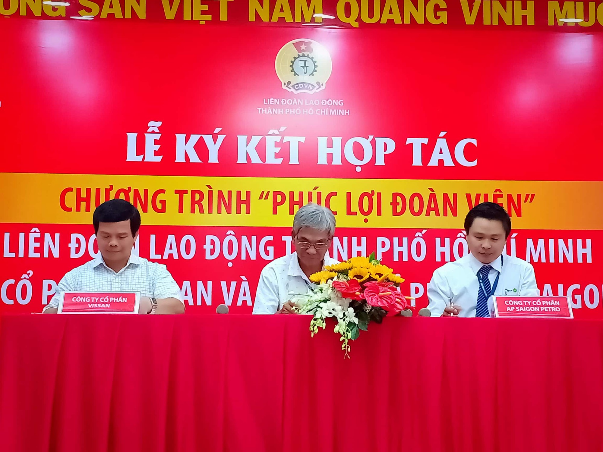 Vissan v&agrave; Saigon Petro b&aacute;n h&agrave;ng giảm gi&aacute; cho đo&agrave;n vi&ecirc;n C&ocirc;ng đo&agrave;n - Ảnh 3.