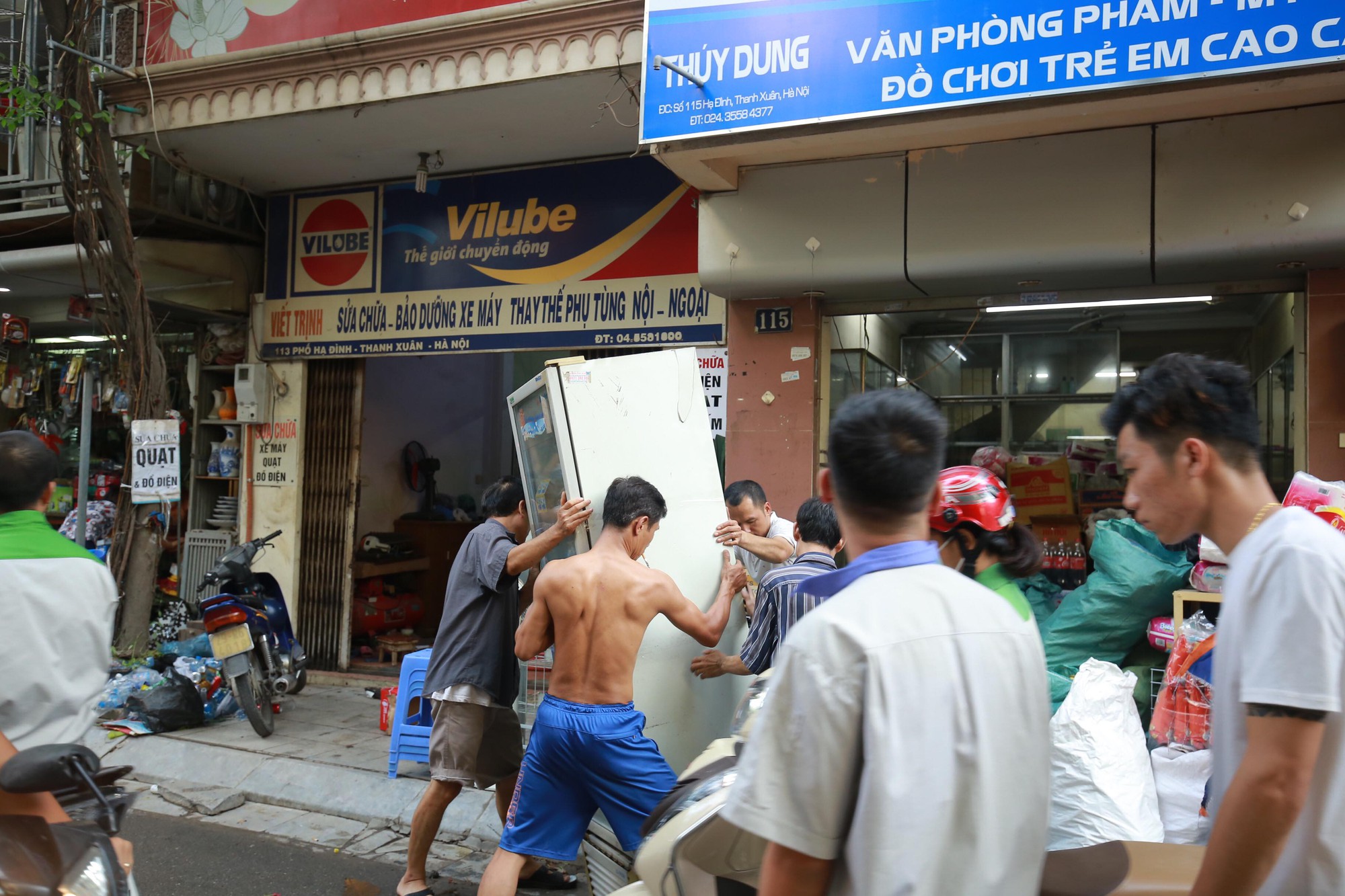 Cận cảnh tan hoang sau vụ cháy 6.000 m2 kho xưởng tại Công ty Bóng đèn phích nước Rạng Đông - Ảnh 17.