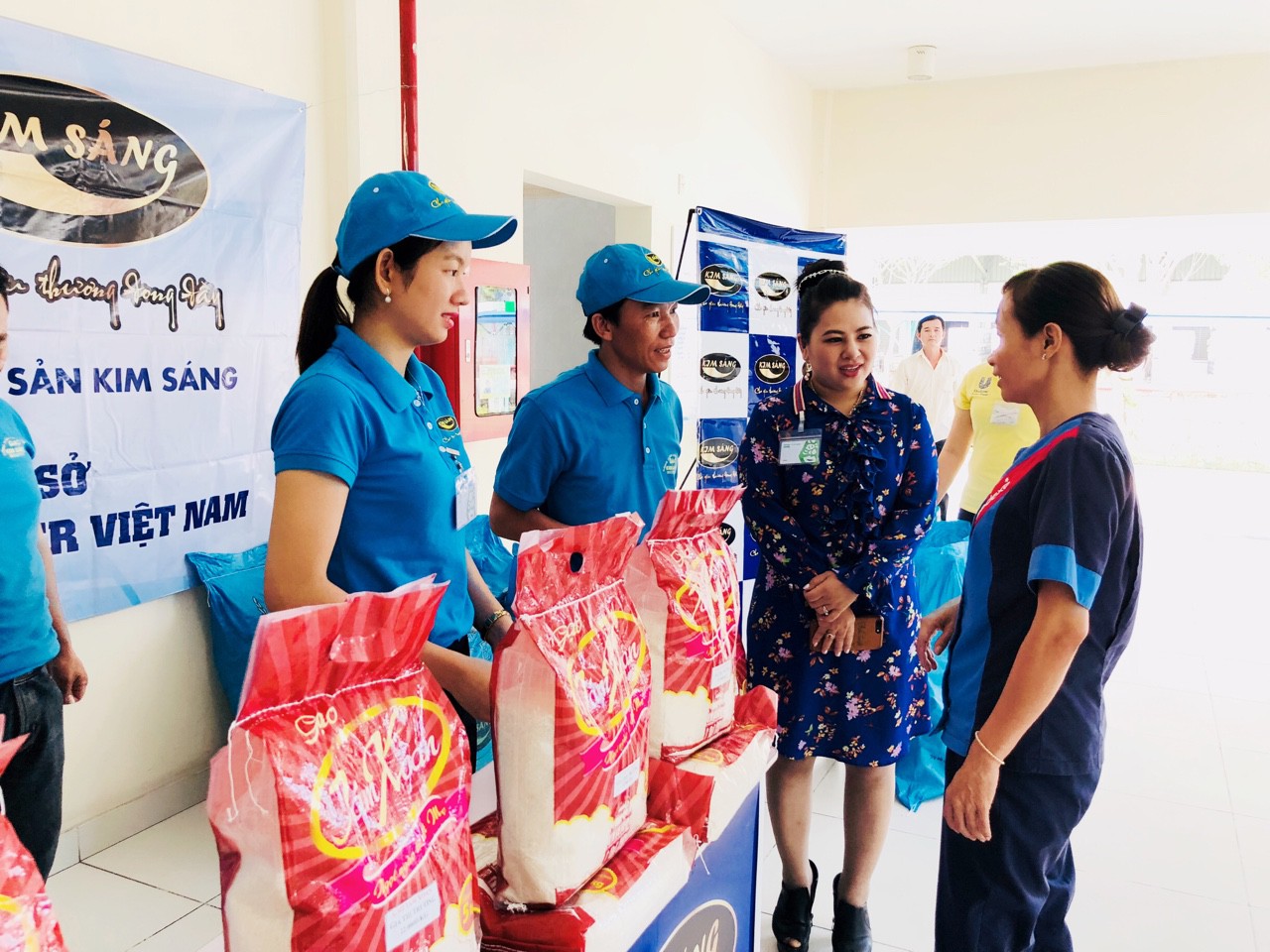 Vissan v&agrave; Saigon Petro b&aacute;n h&agrave;ng giảm gi&aacute; cho đo&agrave;n vi&ecirc;n C&ocirc;ng đo&agrave;n - Ảnh 8.