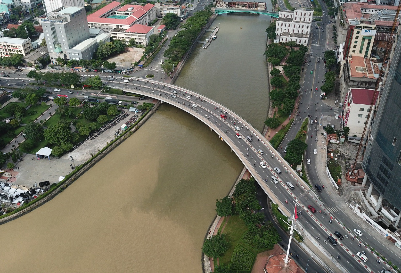 Những "đường cong" tuyệt mỹ ở TP HCM!
