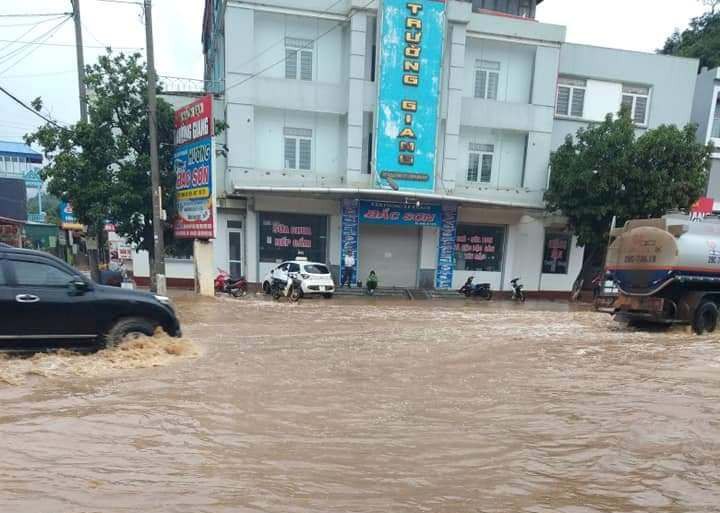 Mộc Ch&acirc;u ch&igrave;m trong nước lũ - Ảnh 10.
