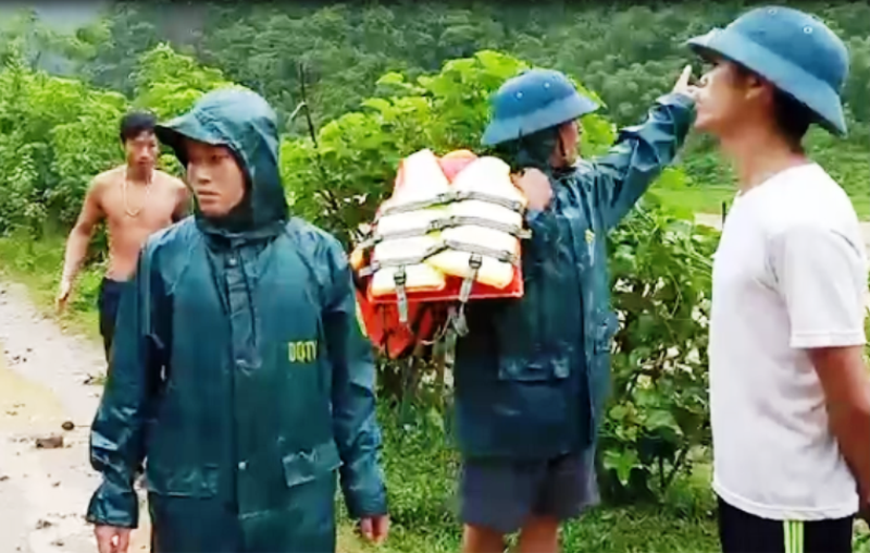 Lũ lớn cuốn trôi 20 căn nhà ở Thanh Hóa, 13 người mất tích - Ảnh 2.